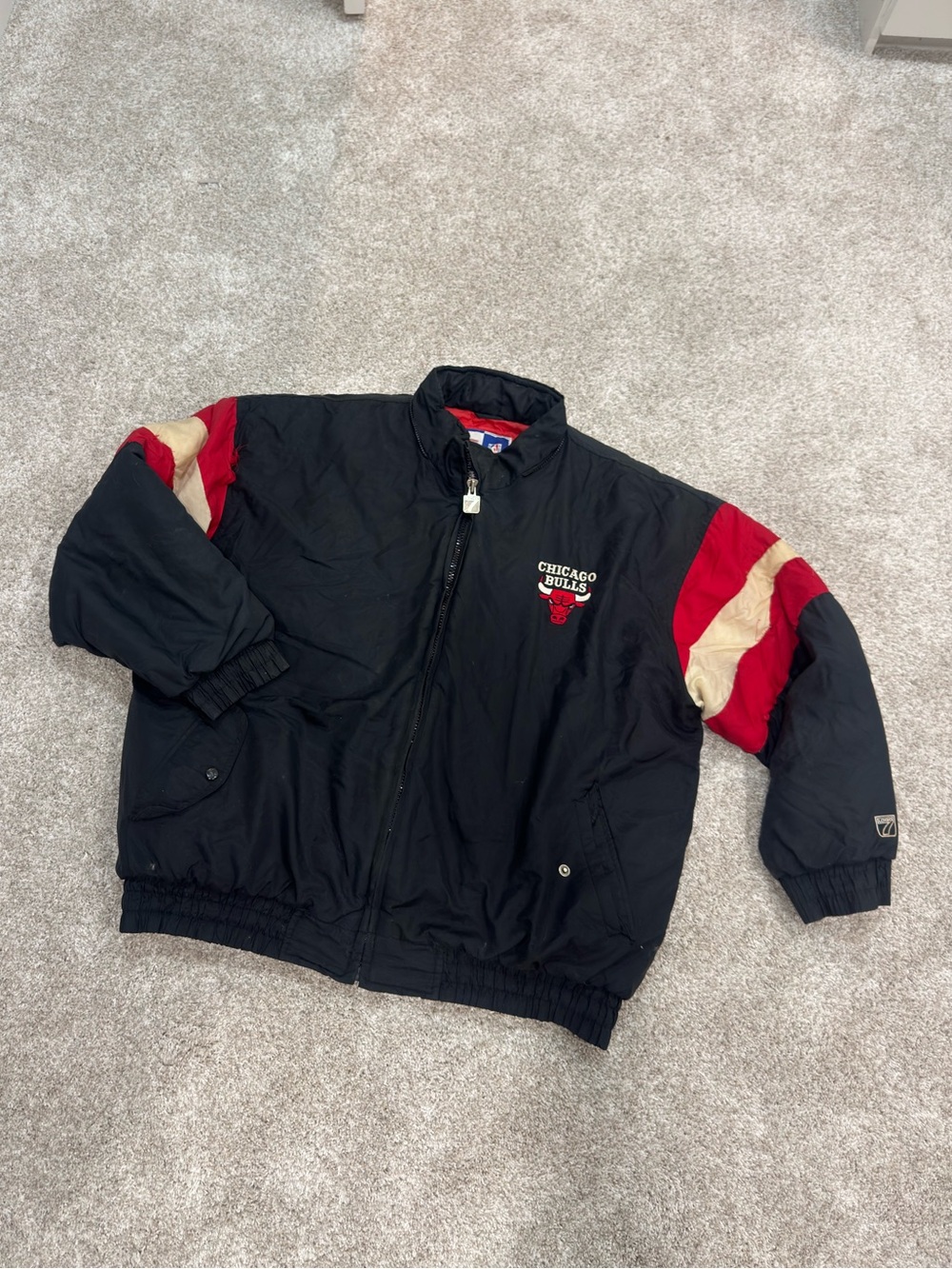 Mens' Retro Vintage 90s Chicago Bulls Black & Red Puffer Jacket